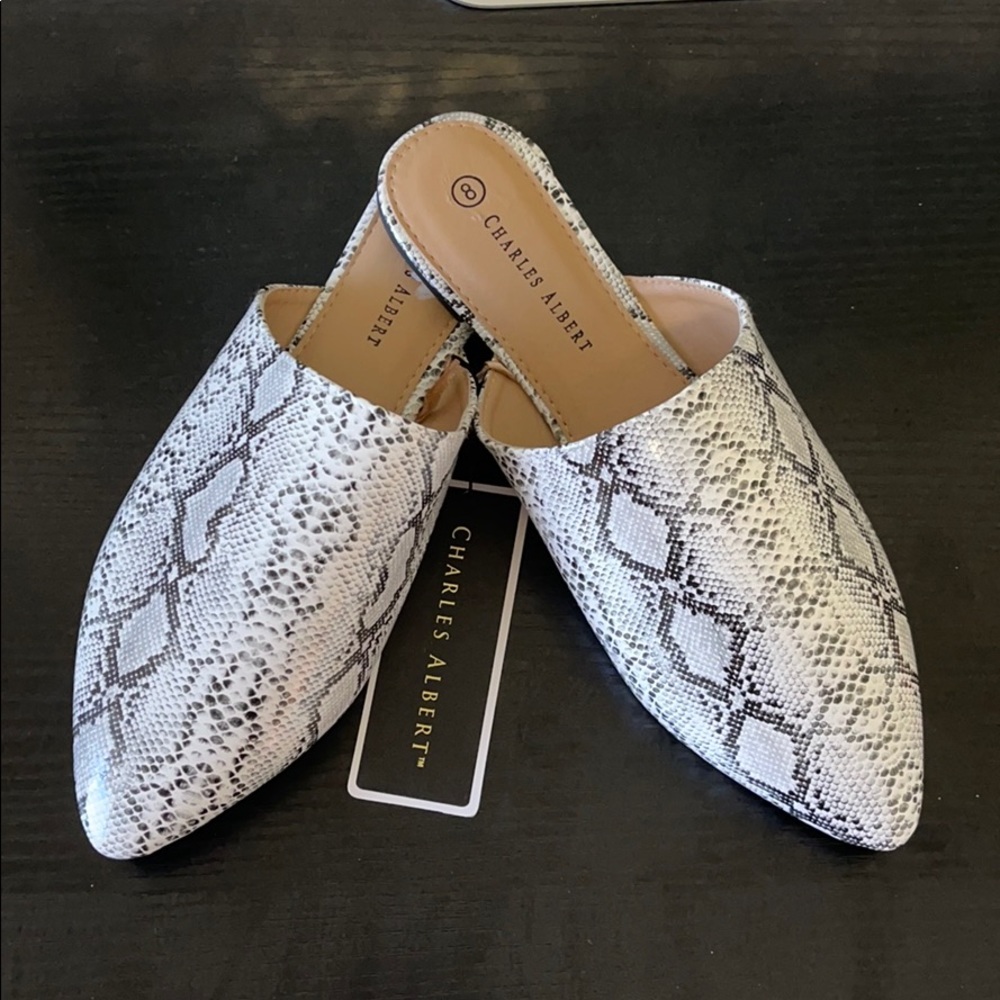 Charles Albert snake mule flats slip on point toe black and white SIZE 8